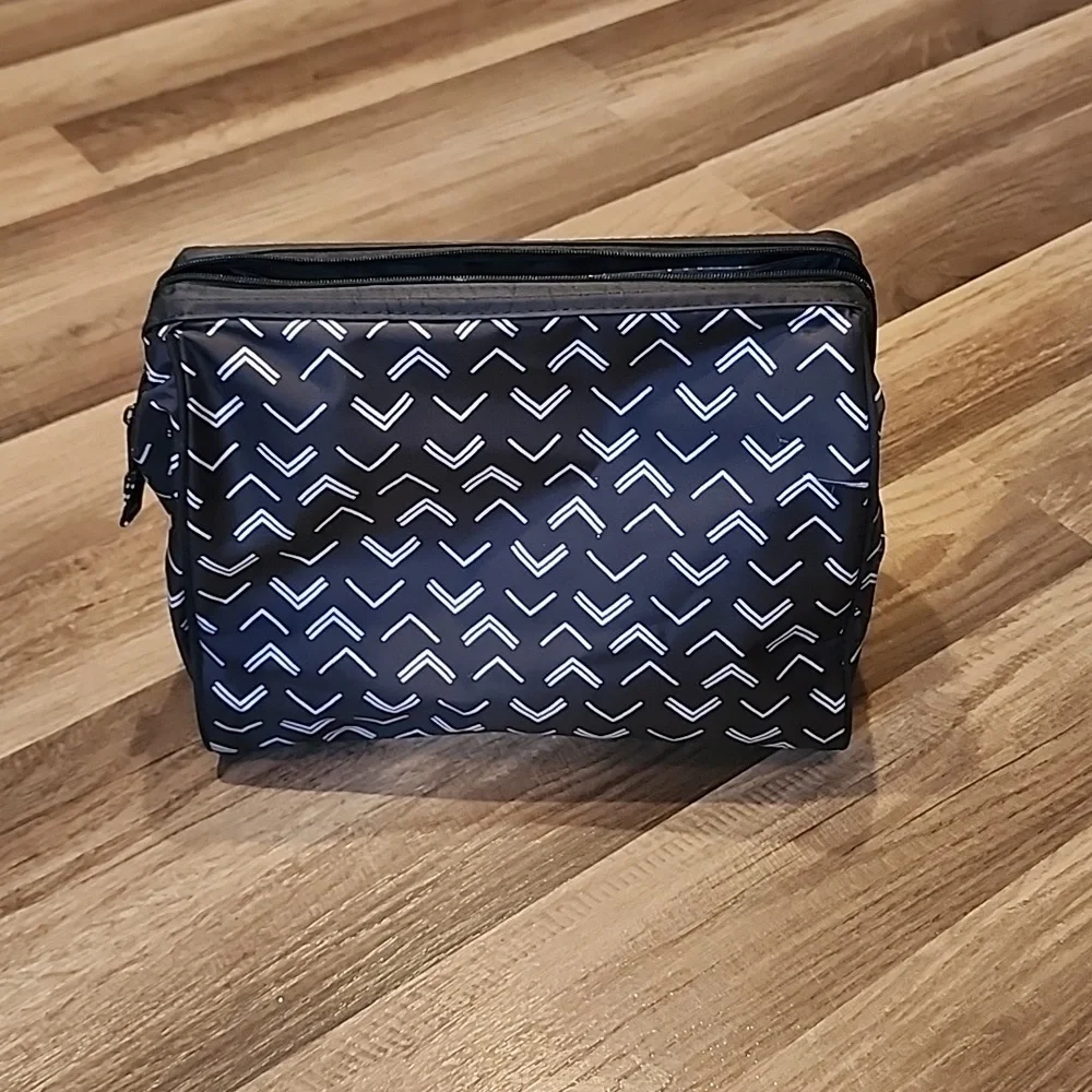 Makeup bag - Picture 1 of 6
